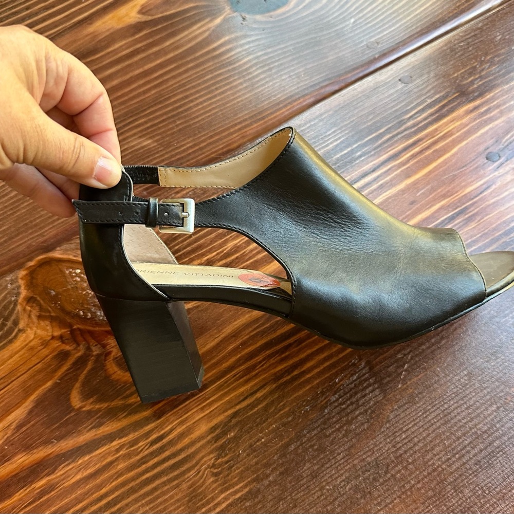 Ladies Adrienne Vittadini black dress heels. Size 9.5 Excellent Condition